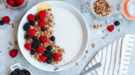 Granola sering disebut sebagai makanan sehat, tetapi banyak yang beredar di pasaran granola yang banyak mengandung banyak gula. (Pixabay/NastasyaDay)