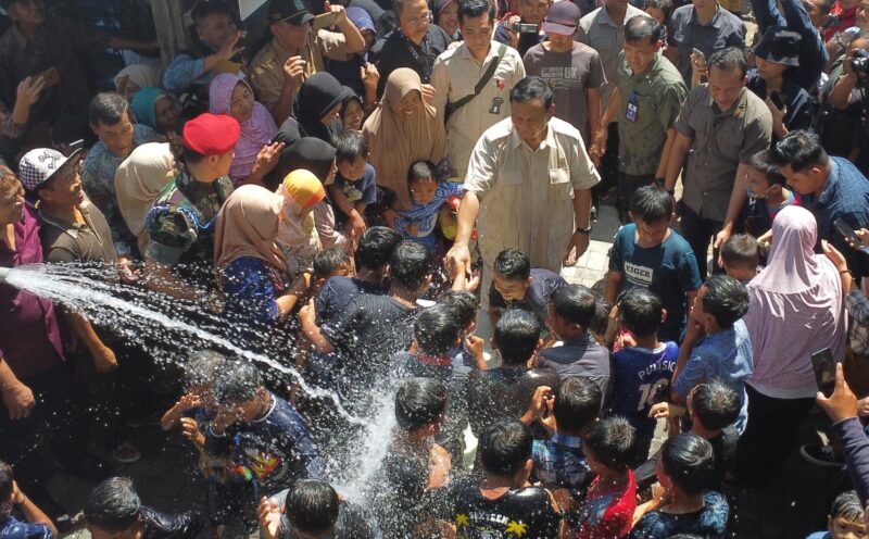 Menteri Pertahanan Prabowo Subianto mengapresiasi kerja Satgas Air bentukan Unhan RI yang berhasil menghadirkan puluhan titik sumber air. (Facbook.com/@Prabowo Subianto )
